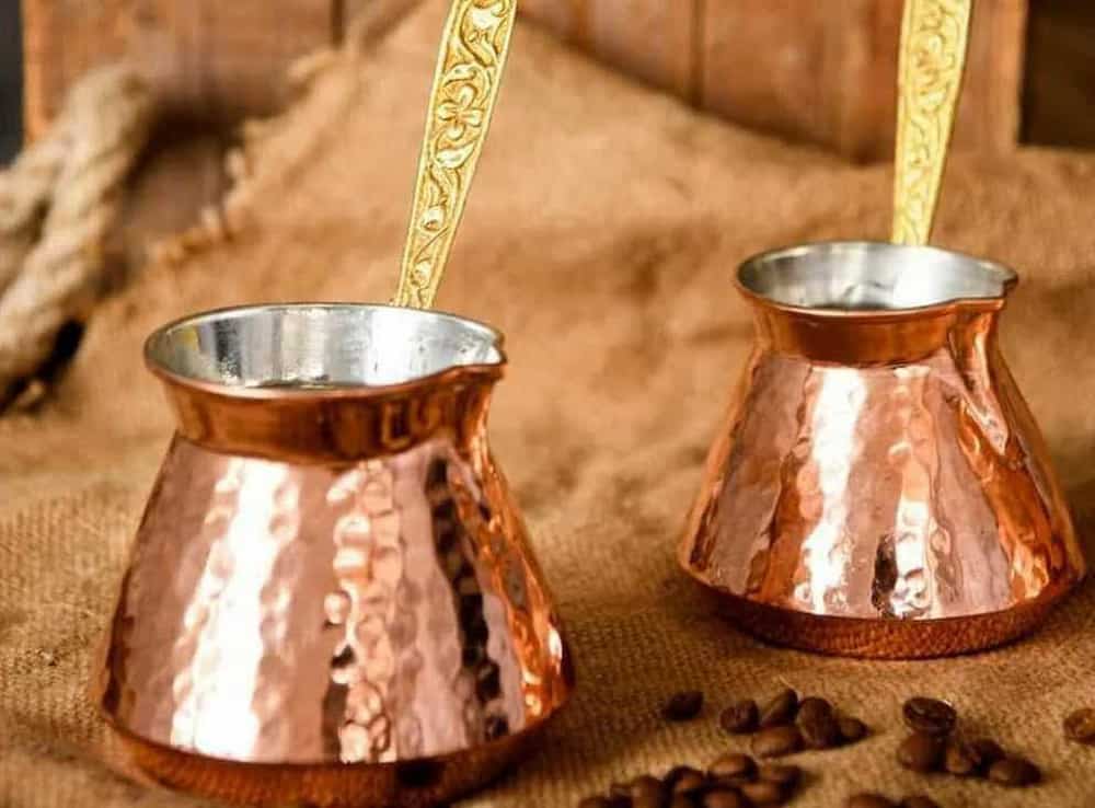 قهوه جوش مسی کوچک مناسب تهیه قهوه برای یک یا دو نفر